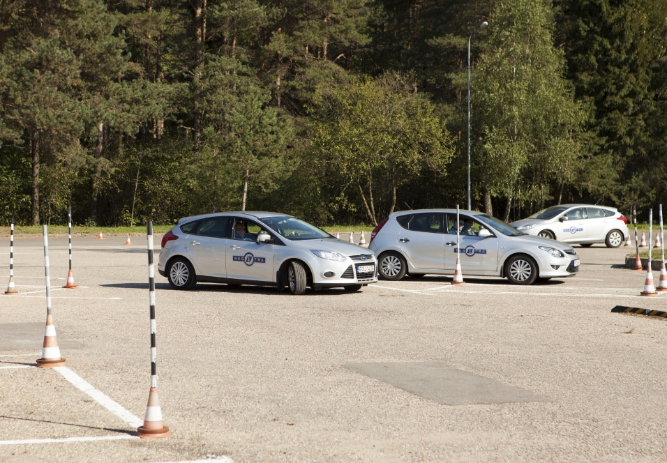 Vairavimo praktikos egzaminas aikštelėje